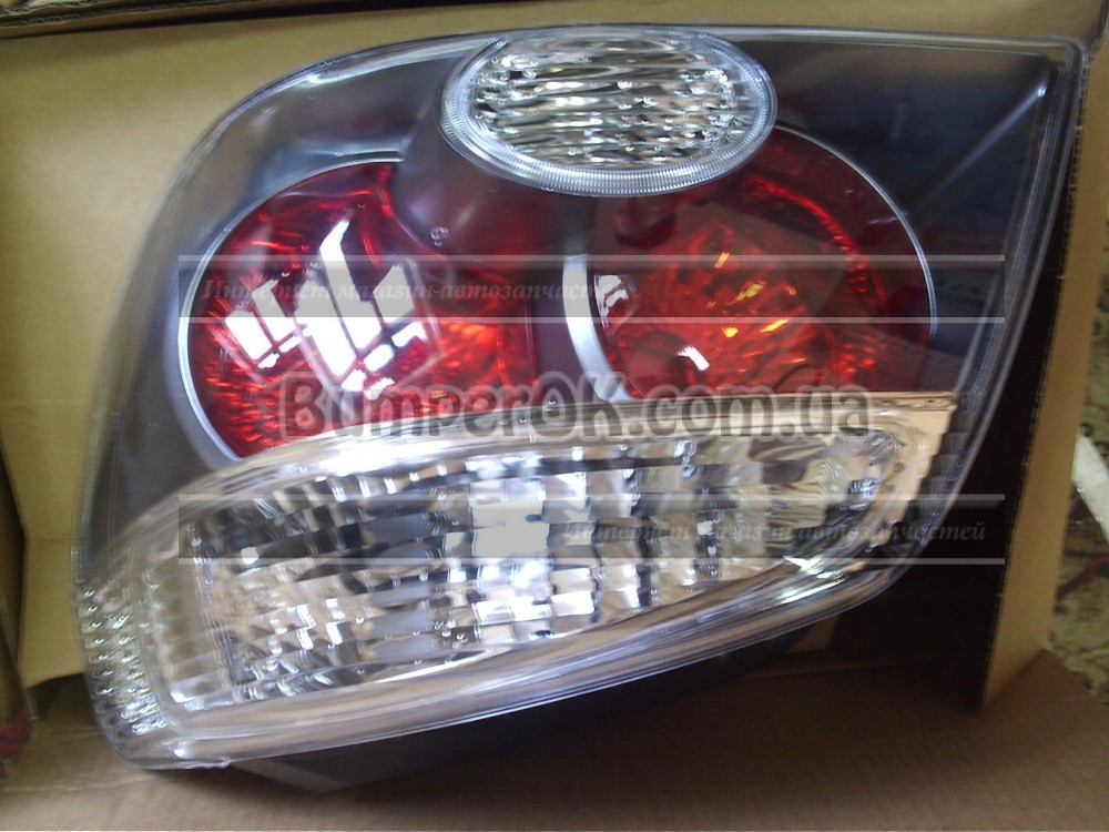 Фонарь задний левый прозрачный Mitsubishi Outlander - 2