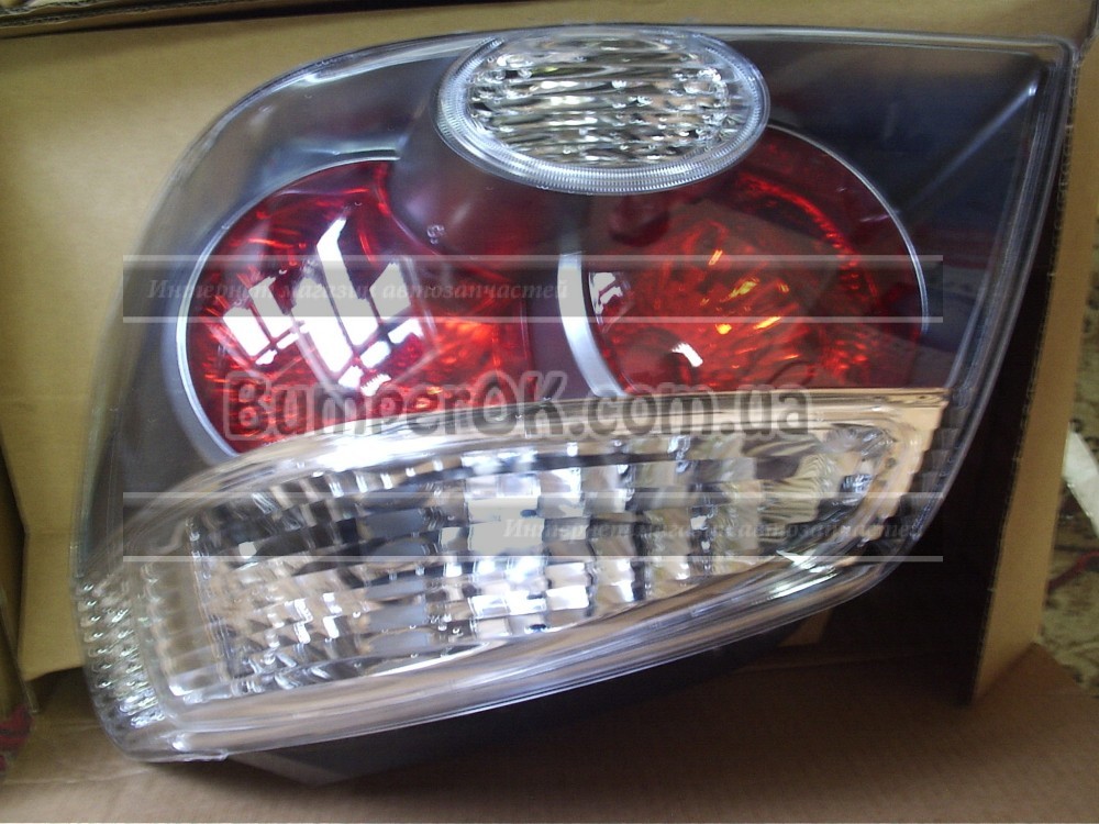 Фонарь задний правый прозрачный Mitsubishi Outlander - 2