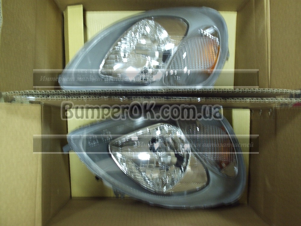 Фара правая Toyota Yaris 99-02 - 2