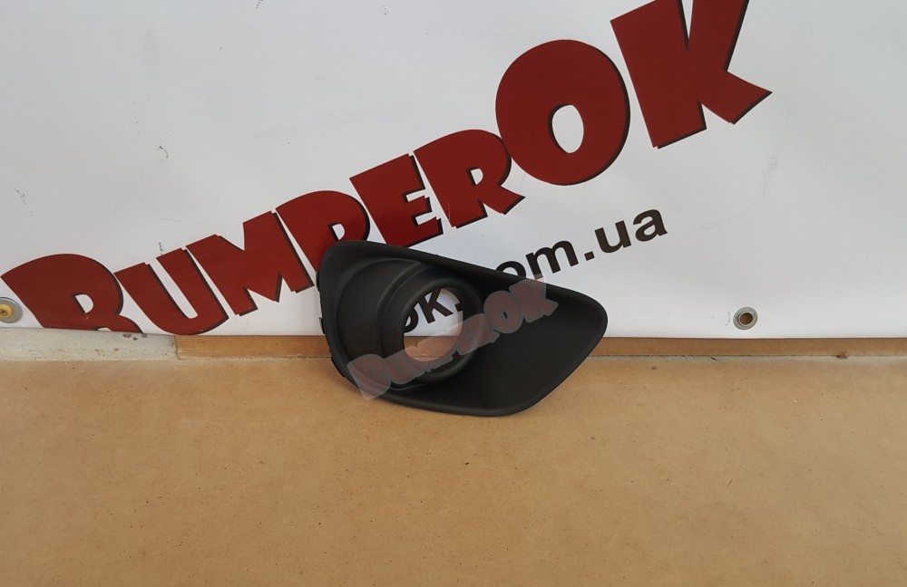 Решітка в бампер передній під протитуманку права Jeep Compass 2011-2016 - 2