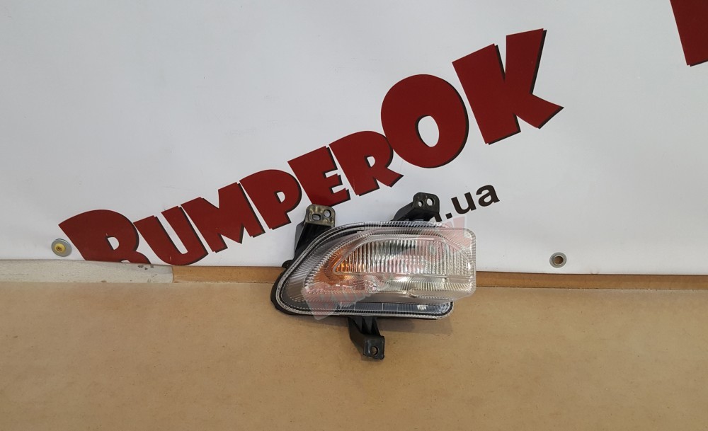 Вказівник повороту в бампер передній правий Jeep Renegade 2015- - 2