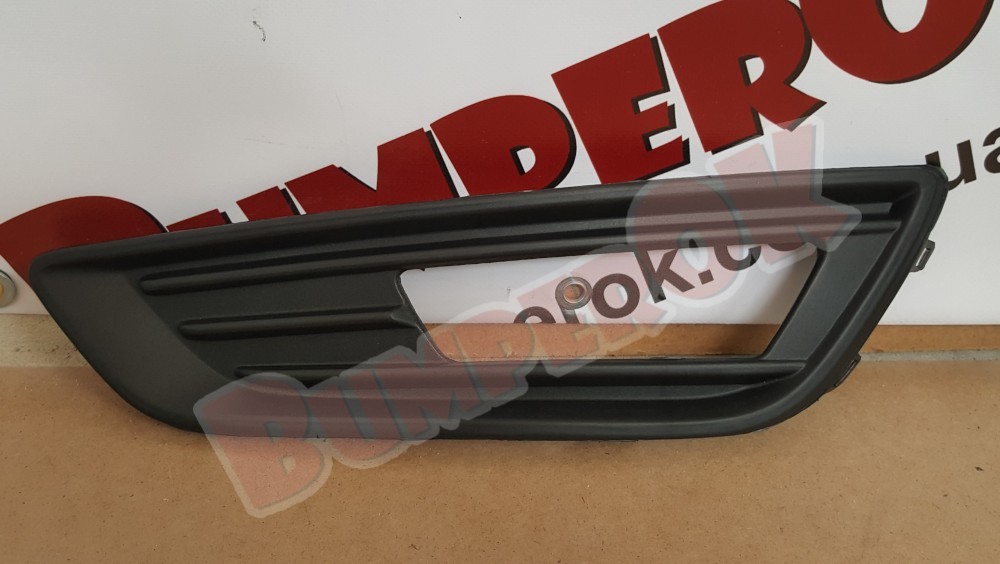 Решітка бампера переднього ліва (+отв.) Ford Focus 3 2014- - 2