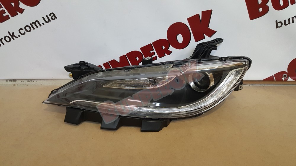 Фара ліва хромована вставка з LED Chrysler 200 2014- - 2
