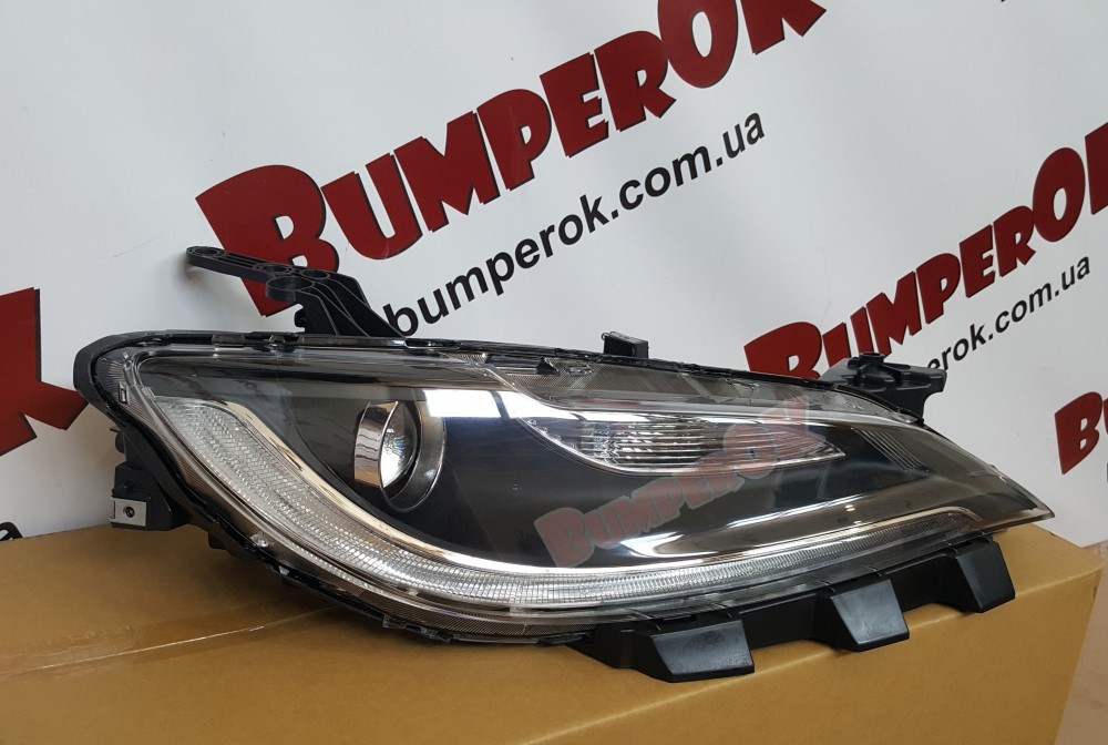 Фара права чорна вставка з LED Chrysler 200 2014- - 4