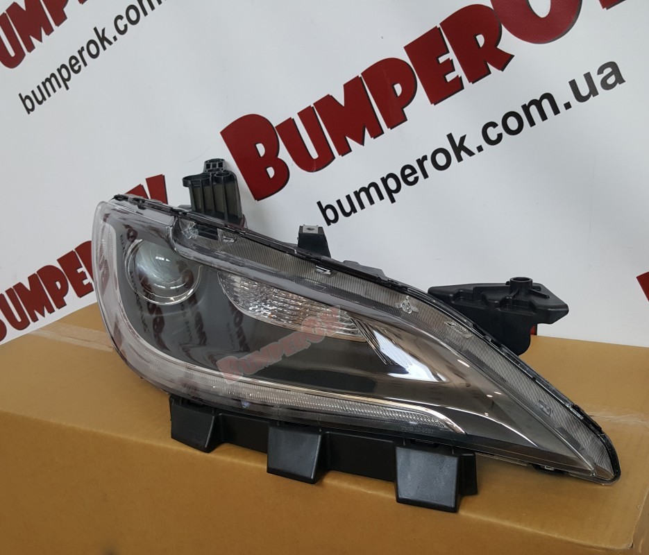 Фара права чорна вставка з LED Chrysler 200 2014- - 5
