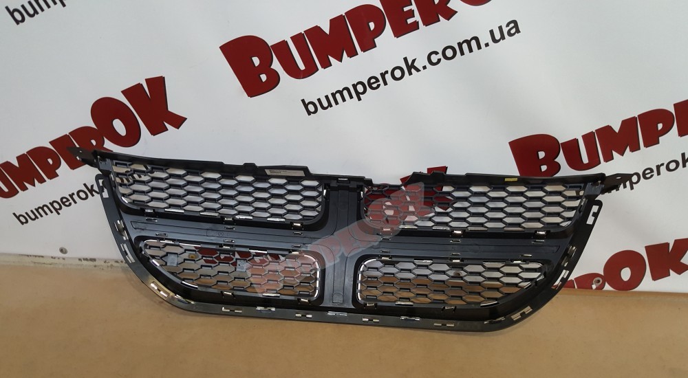 Решітка радіатора хромована Dodge Grand Caravan 2011- - 4