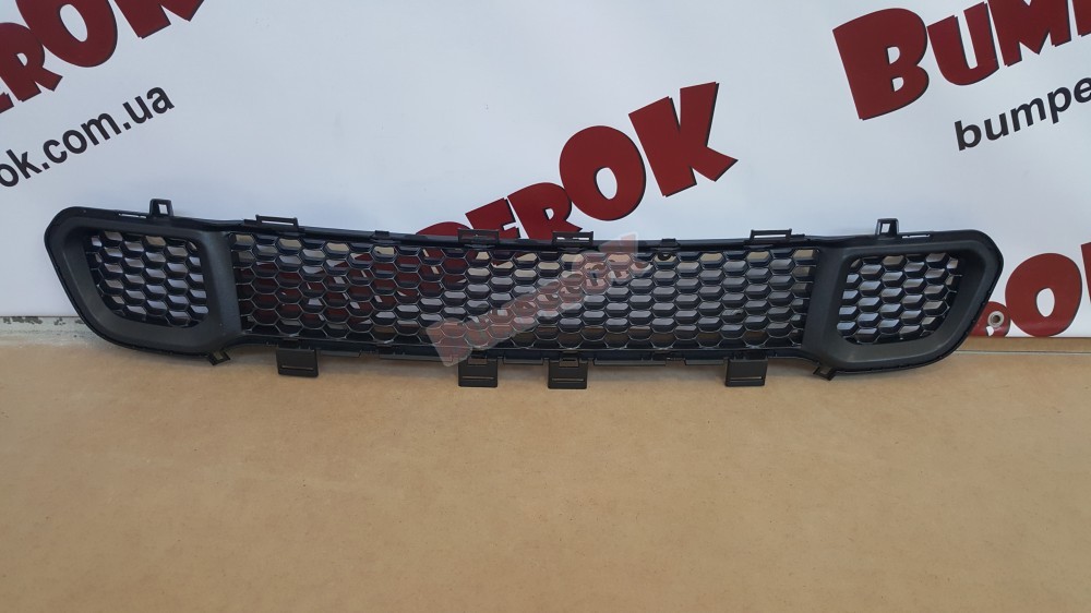Решітка бампера центральна (без отвору) Jeep Cherokee KL 2013-2018 - 2