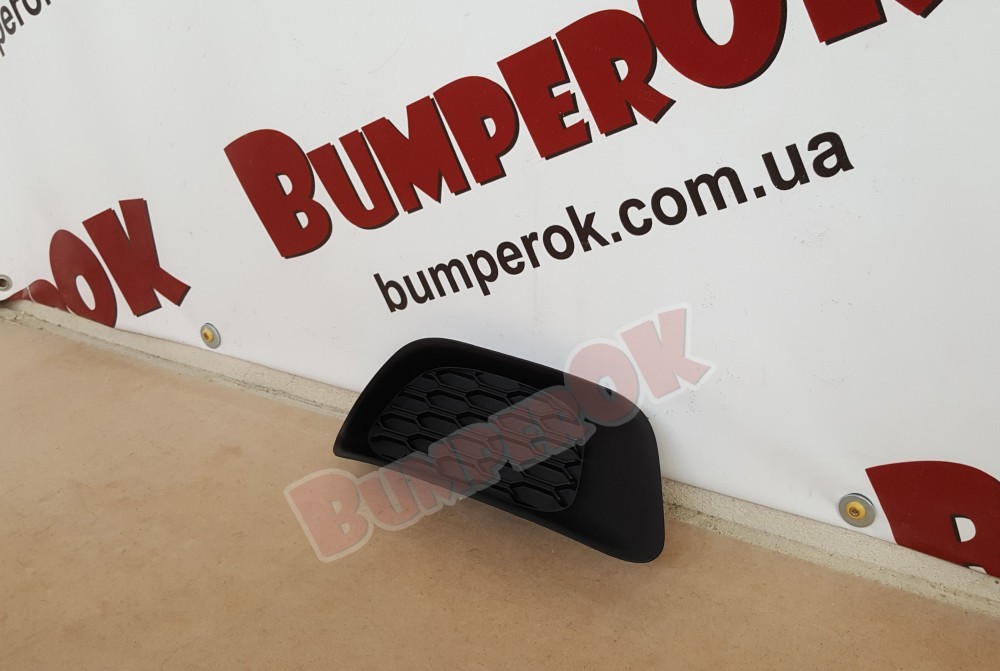 Решітка туманки права без отвору туманки Dodge Grand Caravan 2011- - 3
